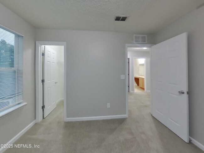 Building Photo - 11982 Alexandra Dr