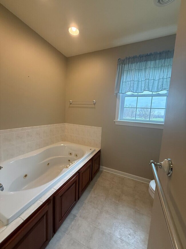 Building Photo - For Rent 3 bed / 2.5 bathrooms | attached 2 car-garage plus detached 2 car-garage on a 1.52-acre ...