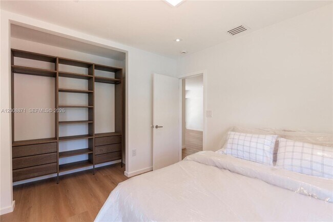 Building Photo - 3021 Coconut Grove Dr