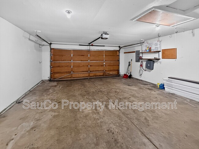 Building Photo - 205 NW 8th Ct