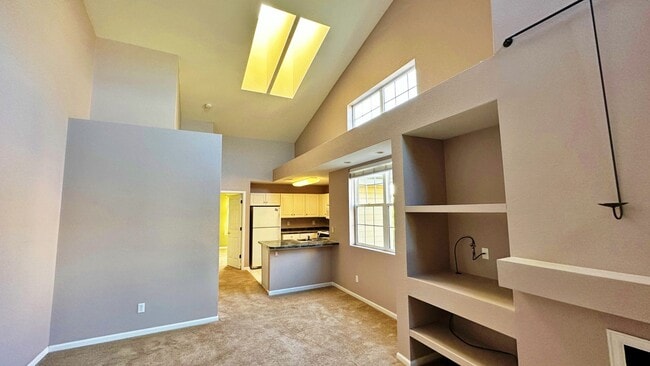 Building Photo - Fantastic Condo 2 Bed 2 Bath with Attached...
