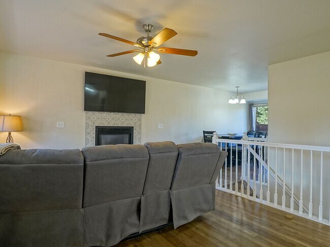 Building Photo - Adorable 4bdrm 2 bath Rancher