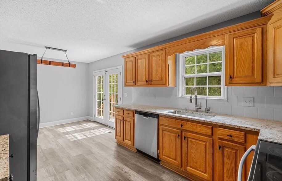 Building Photo - 124 Levi Dr