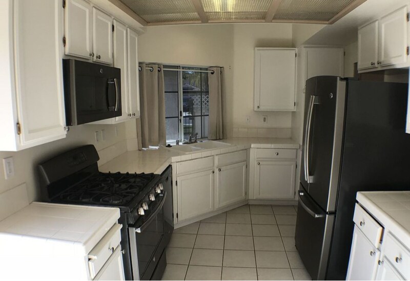 Building Photo - 41430 Avenida De La Reina