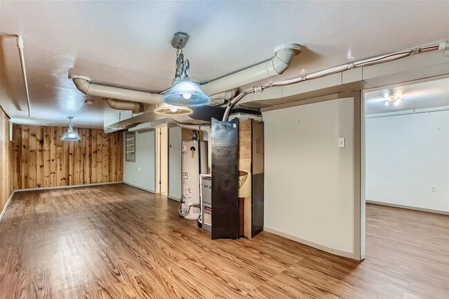 Building Photo - Beautiful 2 Bedroom 1 Bath With Bonus Room...