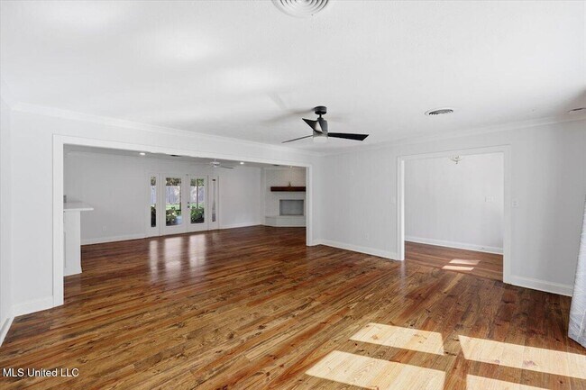 Building Photo - 144 Rollingwood Dr