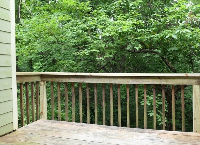 Building Photo - 140 Beechwood Dr