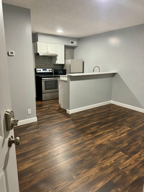 Building Photo - 911 Sylvan St