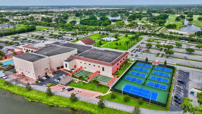 Building Photo - 177 Fanshaw E