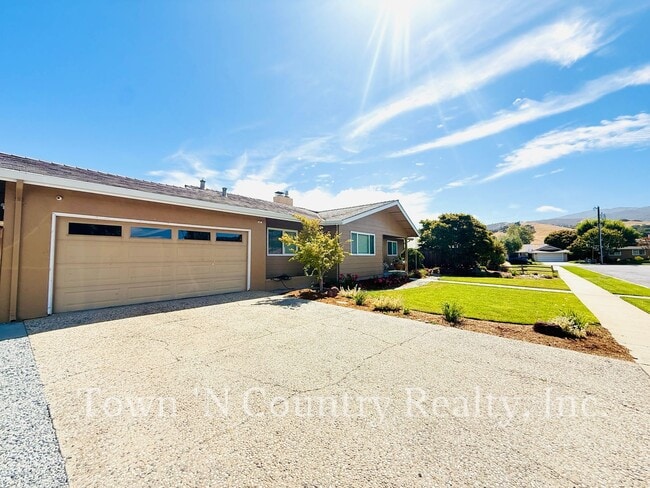 Building Photo - 22369 Ferdinand Ct