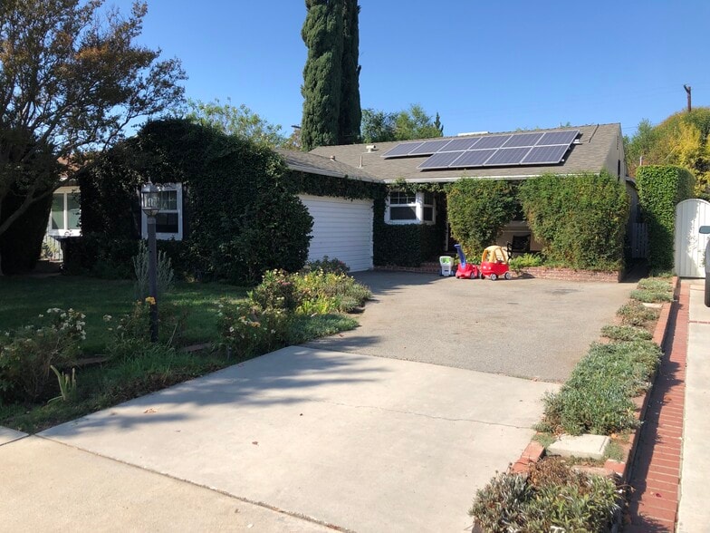 Building Photo - 5507 Noble Ave