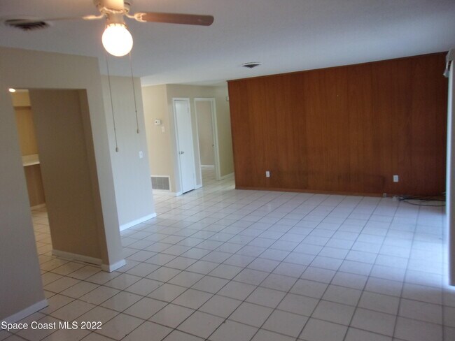 Building Photo - 2010 Ivy Dr