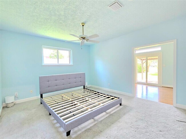 Building Photo - 20402 Sunny Shores Dr