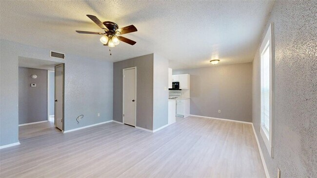 Building Photo - 1524 Pine Ridge Dr