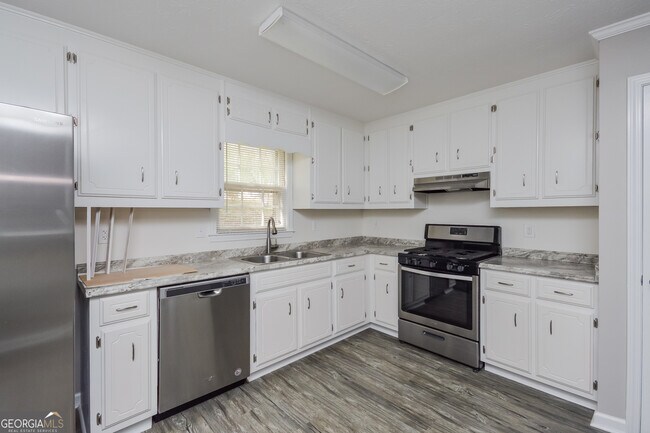 Building Photo - 25 Beaverdam Ct