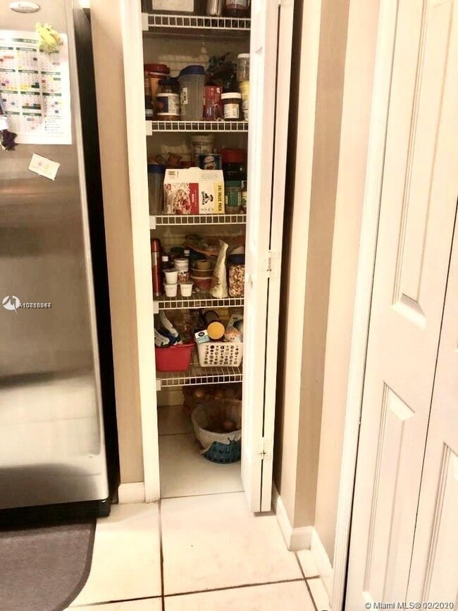 Building Photo - 7692 N Southwood Cir