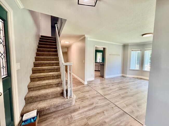Building Photo - Large 2 story home available immediately
