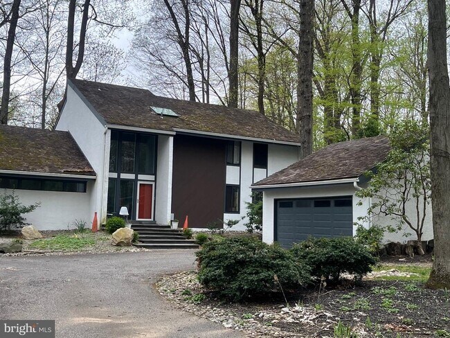 Primary Photo - 208 Pheasant Run Dr