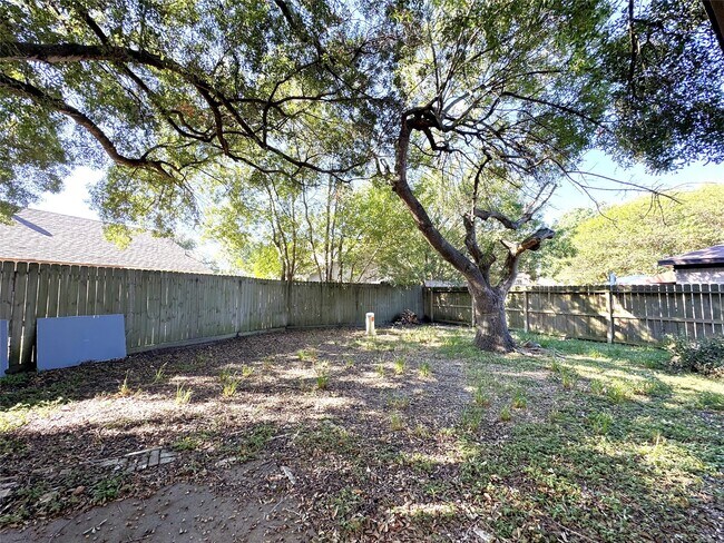 Building Photo - 22611 Braken Carter Ln
