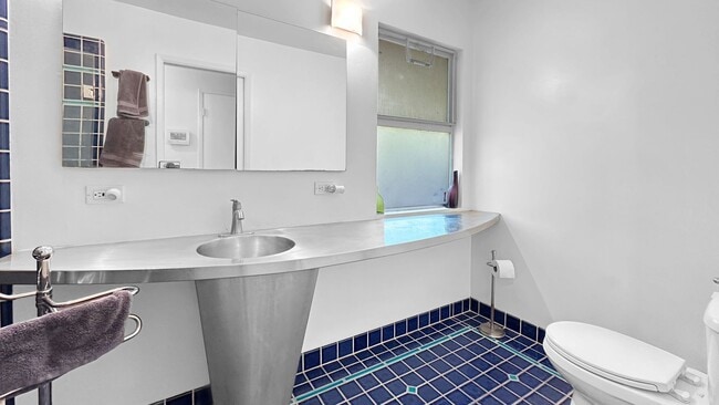 Building Photo - Light-Filled Home with Beautiful Garden & 2-Car Garage