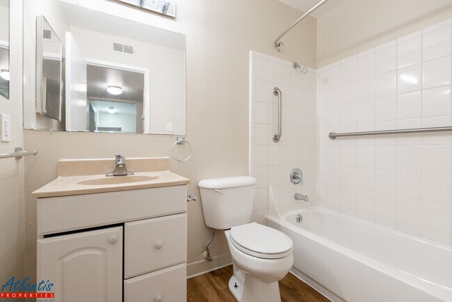 Building Photo - 642 Blythe Ct