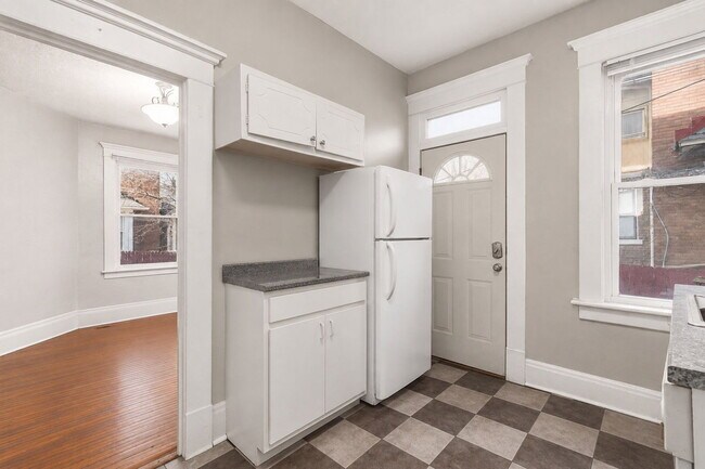 Building Photo - 204 Chittenden Ave