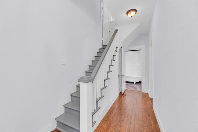 Building Photo - 615 W 33rd St