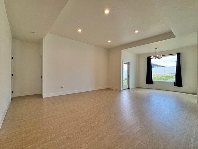 Building Photo - 842 Greenfield Dr
