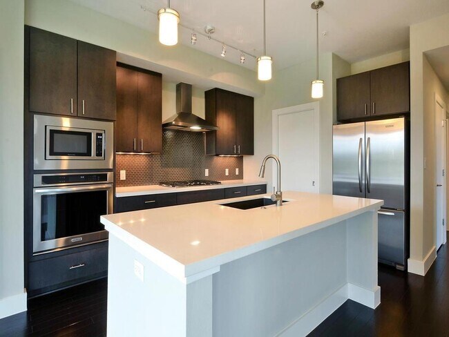 Building Photo - 2612 W 12th St