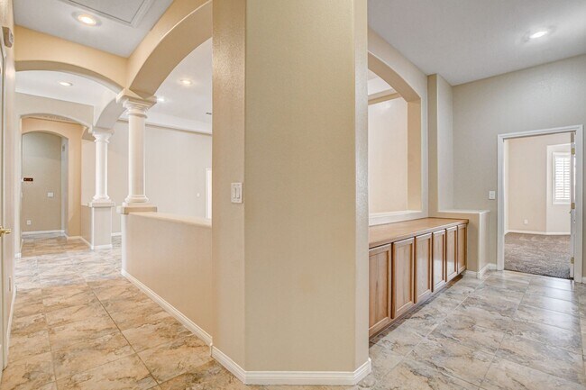 Building Photo - 4 Bedroom Single Story in Mountains Edge