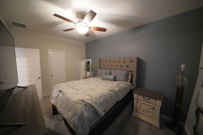 Building Photo - Gorgeous First-Time Rental in Saint Hedwig (SCUCISD) Rental Commission: $500