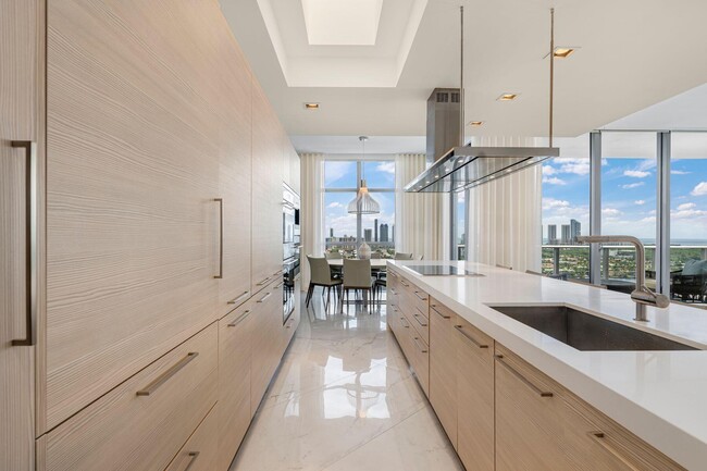 Building Photo - 17301 Biscayne Blvd