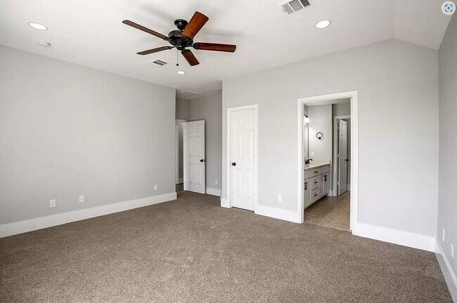 Building Photo - 9815 Bamboo Rd