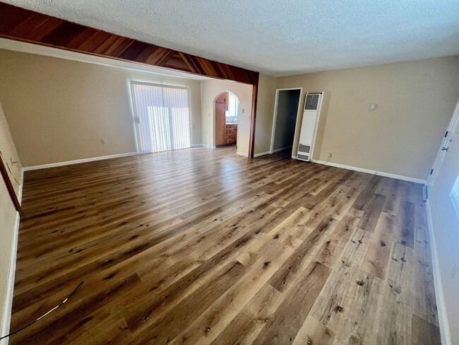 Building Photo - Cozy 3-Bedroom Home Near 29 Palms Base & J...