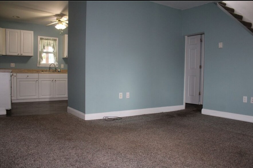 Building Photo - 6 S Main St