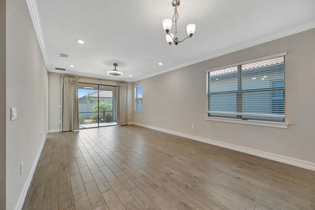 Building Photo - 2Bed/2Bath + Den in Gated Community of Nokomis + 2-Car Garage