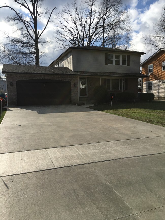 Entrance - 30 Grandview Dr