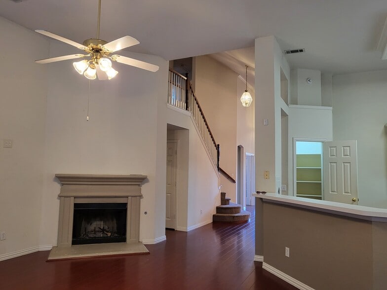 Building Photo - 4522 Oak Shores Dr