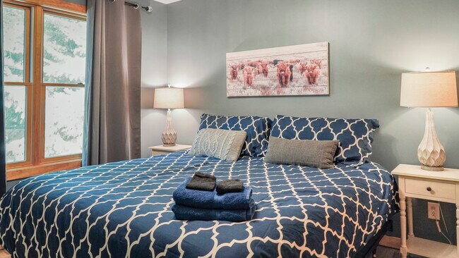 Building Photo - 15955 Bayview Dr NE