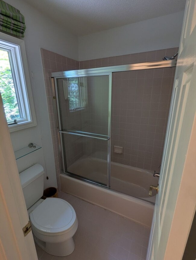 Building Photo - Fabulous 5 Bedroom Home in North River