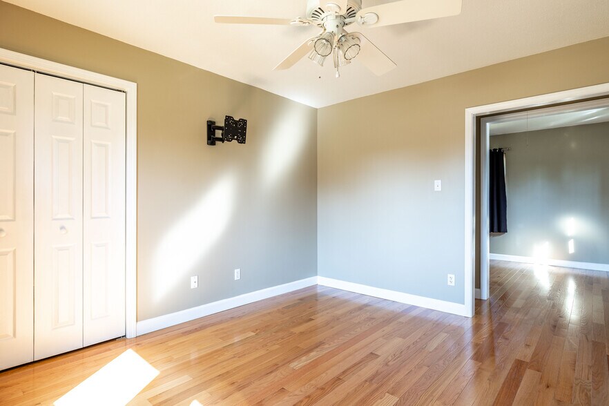 Building Photo - 908 Dartford Rd