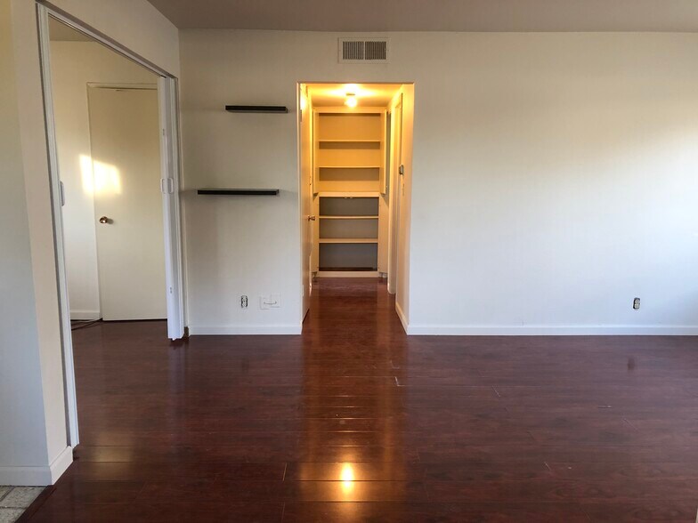 Building Photo - 872 Gallatin Dr
