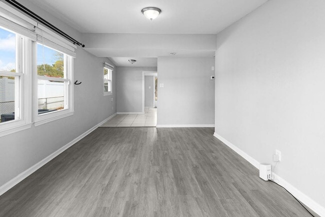 Building Photo - 3 Bed 1 Bath Home for Rent in Chesapeake