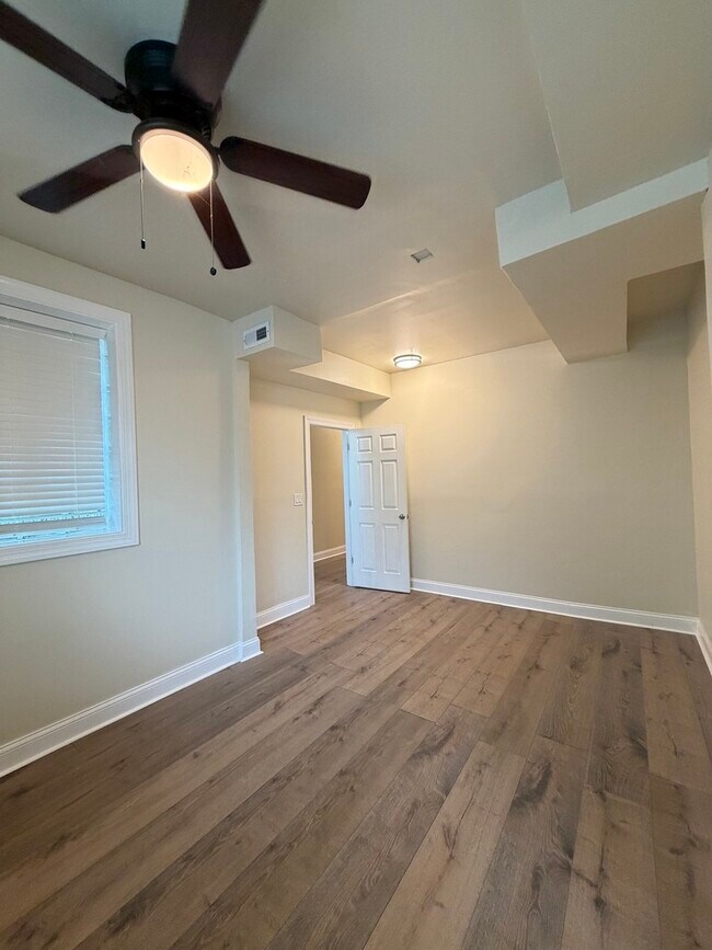 Building Photo - 6751 S Ridgeland Ave