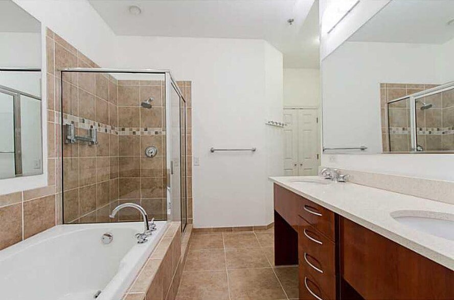 Building Photo - 3820 Roswell Rd NE Unit 916