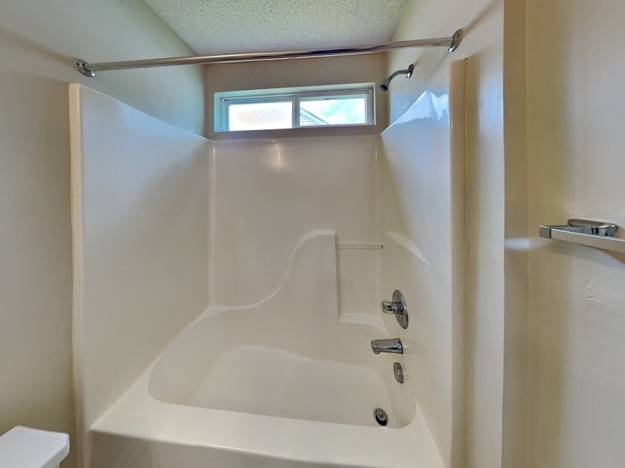 Building Photo - 2920 Westwinds Ct