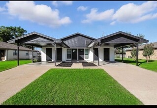 Building Photo - ? Fully Remodeled 2 Bed / 1 Bath Duplex – Modern & Move-In Ready ?