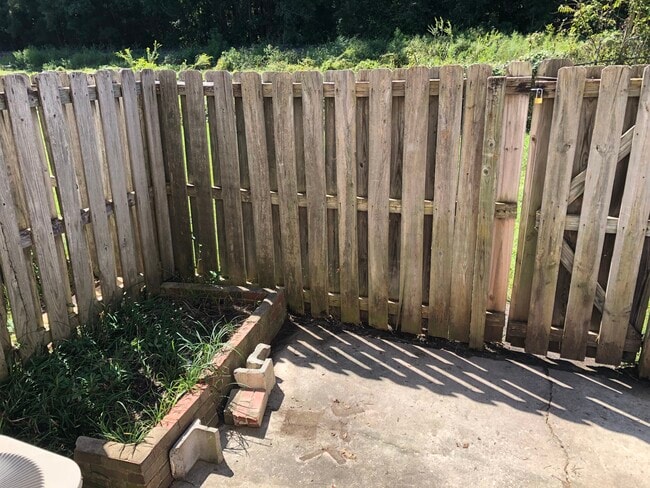 Building Photo - 421 Cumbrian Ct