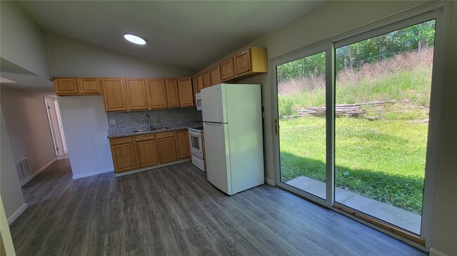 Building Photo - 59 Cedar Ridge Dr