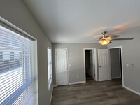 Building Photo - 301 W 7th St